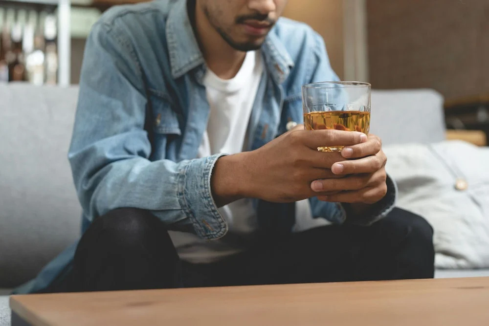 How alcohol affects the brain and causes addiction