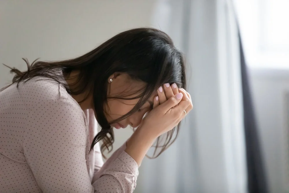 supportive-conversation-with-an-alcoholic a woman with alcohol addiction problem seeking treatment