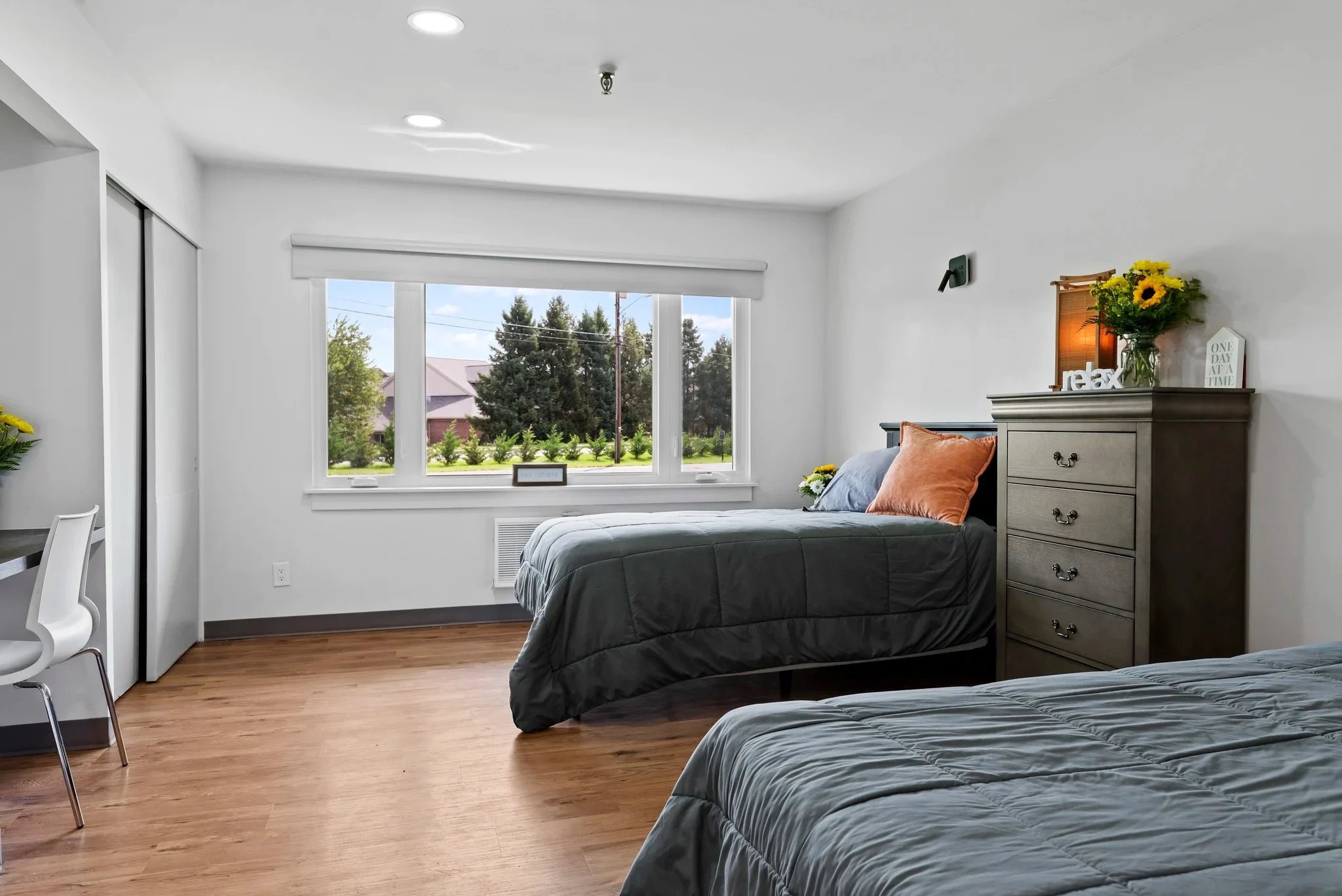 pennsylvania-medical-detox-center Comfortable patient room at Pennsylvania drug and alcohol detox facility.